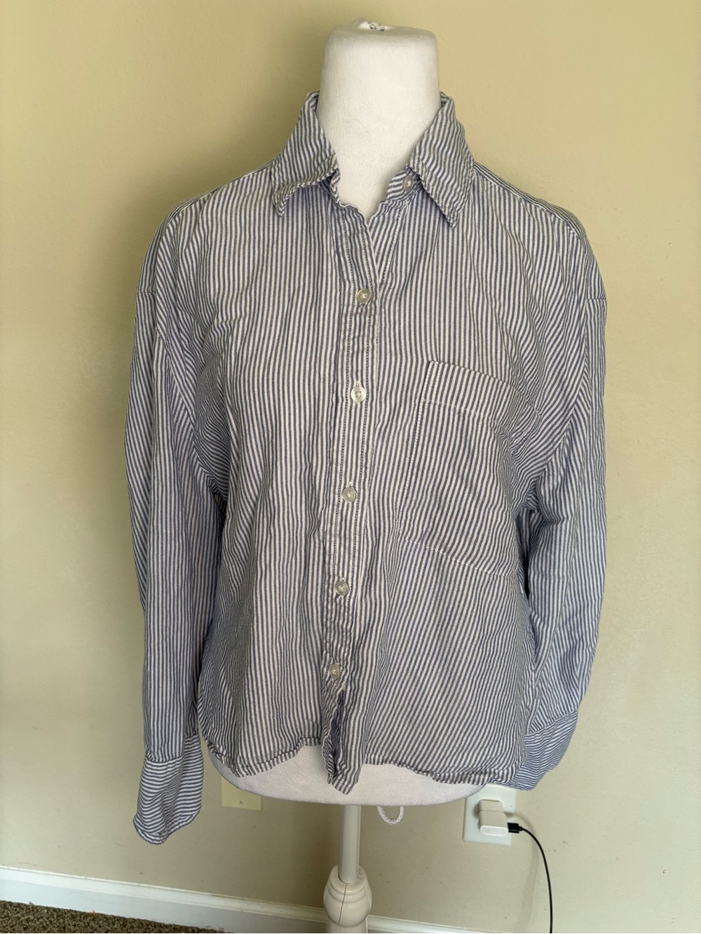 Lola River women's vertical striped long-sleeve button-down shirt Medium